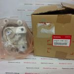 Подушка двигателя правая Honda 50820-SWA-A01 Подушка двигателя правая Honda 50820-SWA-A01