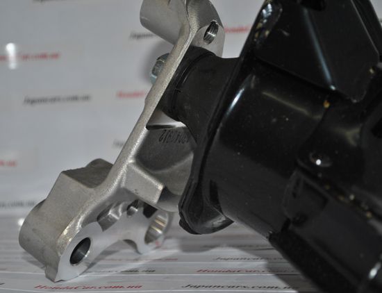 Подушка двигателя правая нижняя гидравлическая Honda 50820-SNB-H01