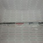 Резинка щетки стеклоочистителя пассажирская (575 MM) правая Honda 76623-SNA-A12 Резинка щетки стеклоочистителя пассажирская (575 MM) правая Honda 76623-SNA-A12