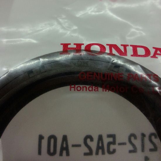 Сальник коленвала передний Honda 91212-5A2-A01
